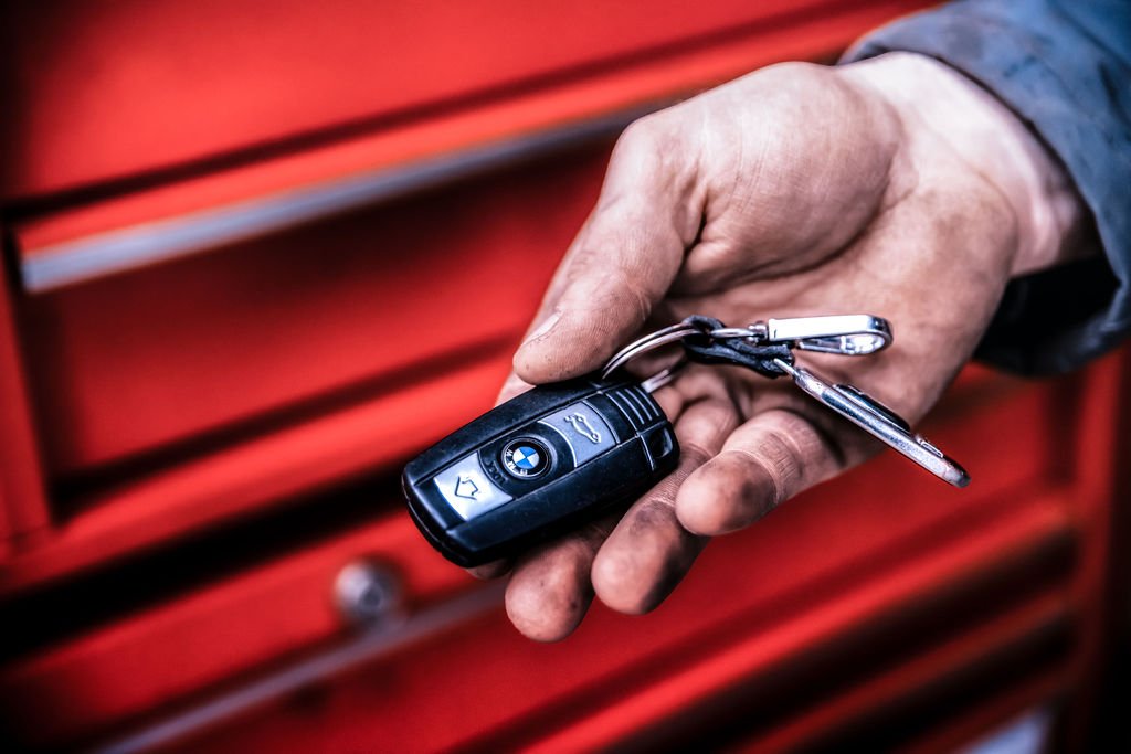 a hand holding car keys